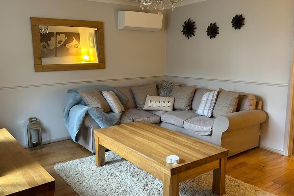 Cosy 2 Bed, Home From Home Haddenham  外观 照片