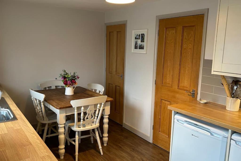 Cosy 2 Bed, Home From Home Haddenham  外观 照片